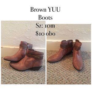 Brown leather/pleather ankle booties!